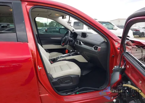 2020 Mazda Cx-5 Grand Touring z USA, uszkodzony, nr VIN JM3KFADM6L0730470